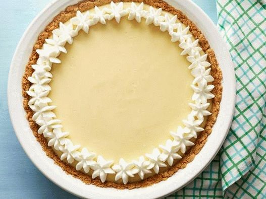 Foto Tarta de crema con plátanos sin hornear