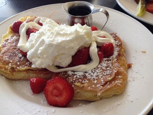 Foto Torrijas cubanas con jarabe de guayaba y queso crema batido