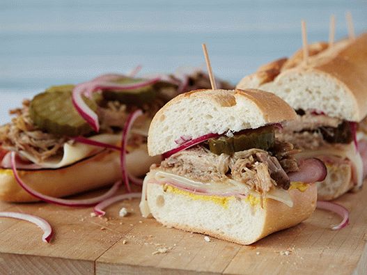 Foto de un sandwich cubano en una olla de cocción lenta