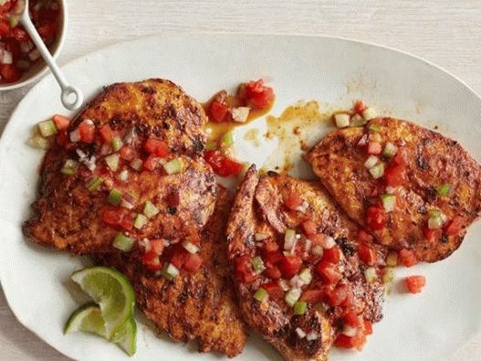 Pechugas de pollo picantes a la parrilla con salsa de salsa