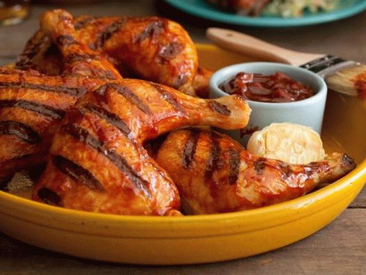 Muslos de pollo a la parrilla con salsa barbacoa