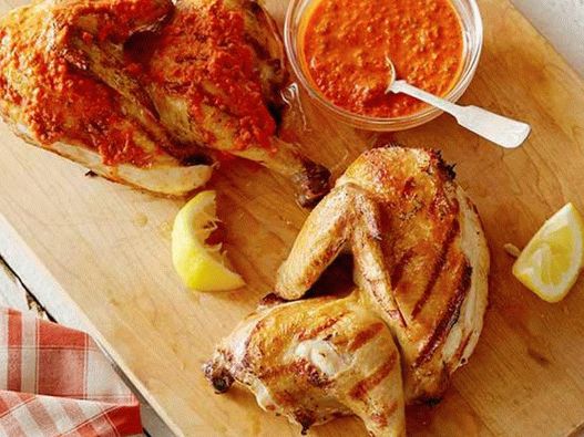 Pollo a la parrilla en escabeche de yogurt con Harissa