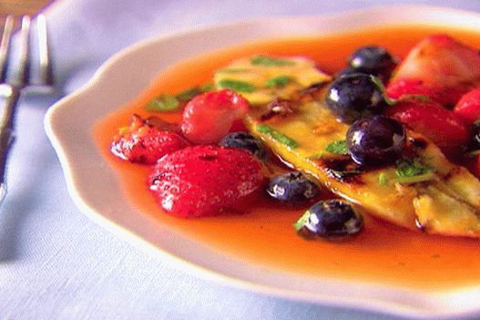 Ensalada de frutas a la parrilla