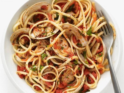 Foto de linguini con salsa de almejas rojas