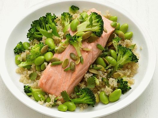 Foto de salmón guisado en té verde con granos de quinua