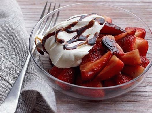 Fresas con crema batida con mascarpone