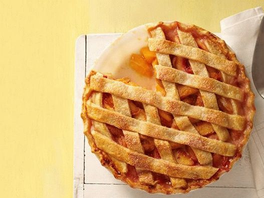Pastel de durazno de forma rústica