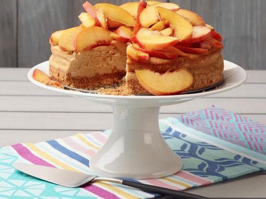 Tarta de queso con duraznos en una olla de cocción lenta