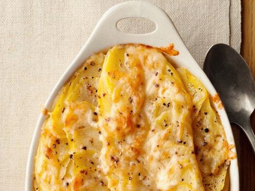 Patatas gratinadas con queso y crema