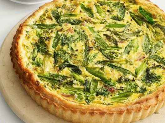 Quiche de primavera con ricotta, jamón y cebolla verde