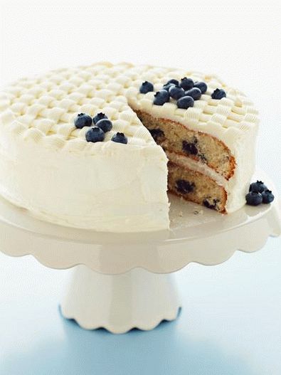 Pastel de mimbre glaseado con arándanos