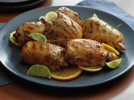 Muslos de pollo a la parrilla en escabeche de cítricos