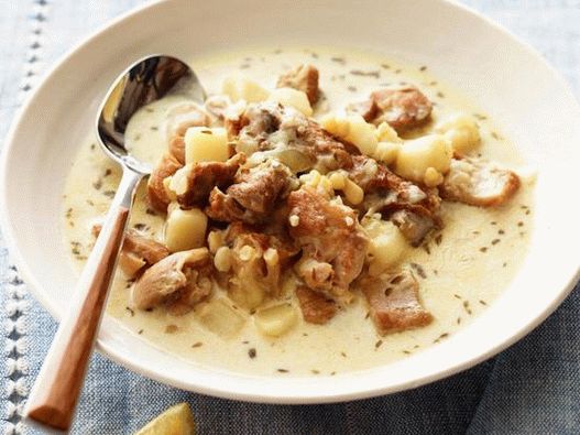 Sopa de pescado con maíz