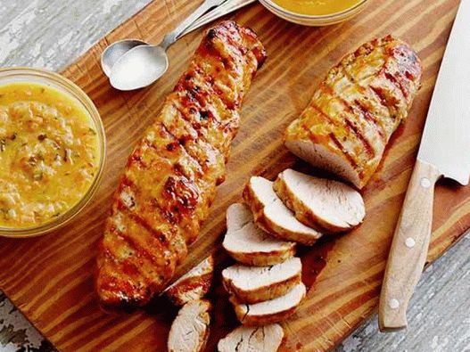 Cerdo a la parrilla en un glaseado con salsa moho Cerdo a la parrilla en un glaseado con salsa moho