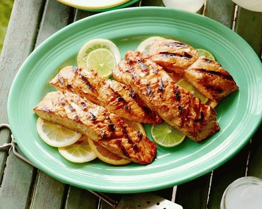 Salmón a la parrilla en el glaseado