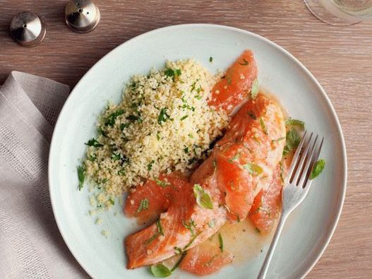 Salmón al horno con salsa de pomelo