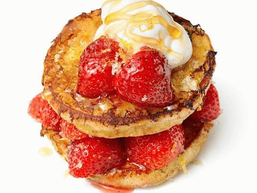 Fotografía de platos: tarta de fresas de tostadas francesas