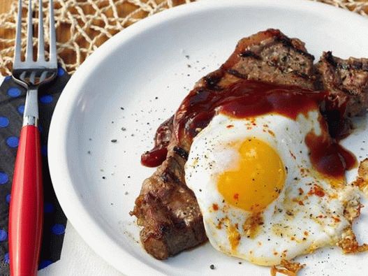 Foto del plato - Filete a la parrilla y huevos con cerveza y salsa de melaza