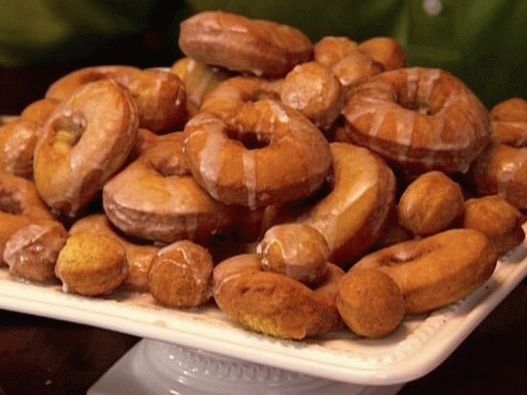 Foto del plato - Donuts sin levadura de glaseado de arce