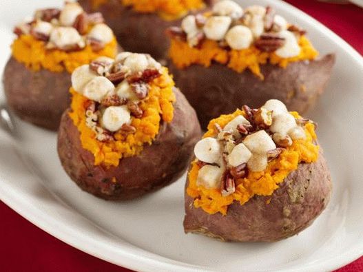 Fotografía del plato: batata con nuez y marshmallow Streisel