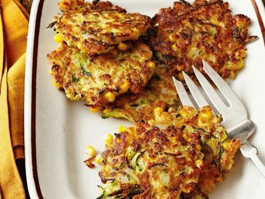 Buñuelos de maíz y calabacín