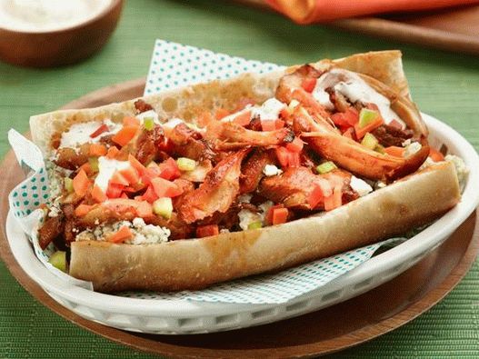 Sándwiches de pollo estofados en salsa de búfalo Raffo