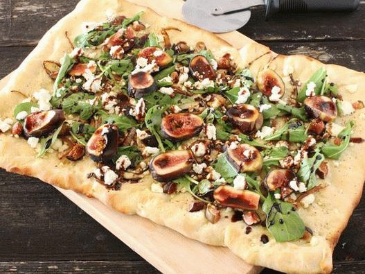 Tortilla casera a la parrilla con higos, queso azul Tortilla casera a la parrilla con higos, queso azul