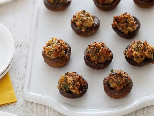 Champiñones rellenos de carne picada de cerdo y verduras