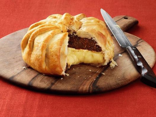 Queso Brie con compota de higos, horneado en hojaldre