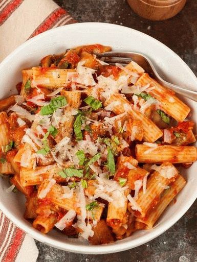 Foto de pasta empanizada con berenjenas