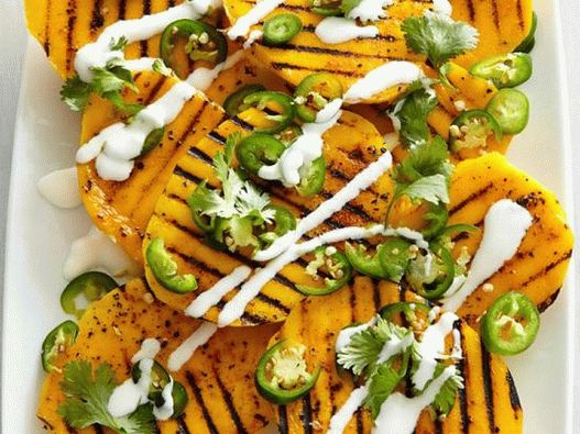 Foto de mango a la parrilla con pimientos jalapeños