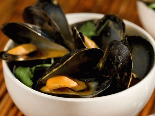 Mejillones tailandeses con curry rojo