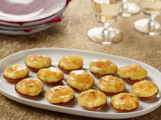 Platos de fotografía: pasteles pequeños de crema brulee