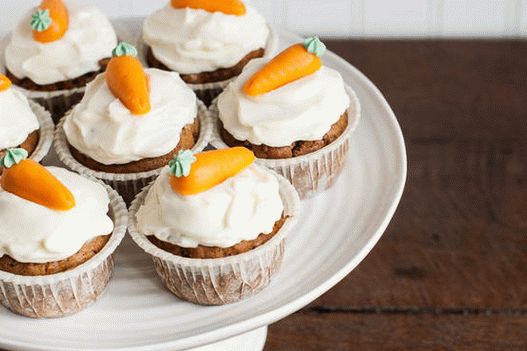 Foto de muffins de calabaza y zanahoria con glaseado de vainilla
