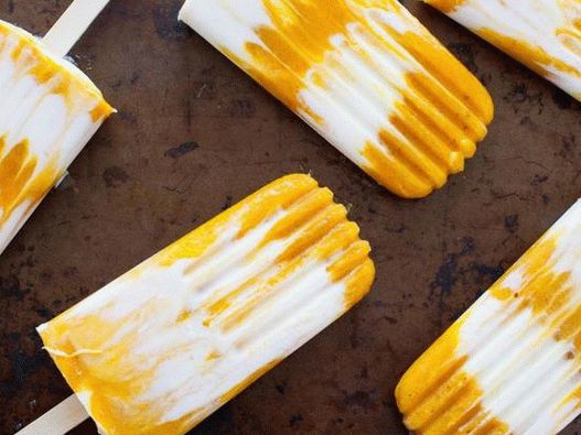 Foto de helado de Lassi con mango y cúrcuma