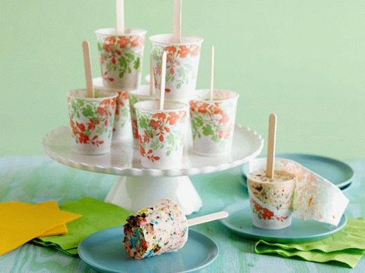 Foto Helado con galletas y dulces