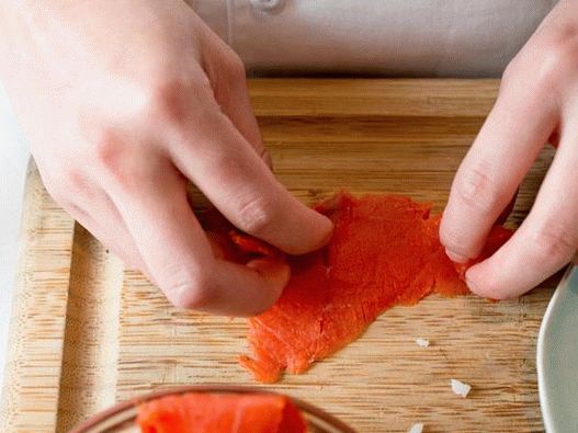 Cortar salmón ahumado