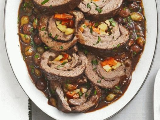 Foto de pastel de carne de ternera estofado en vino tinto