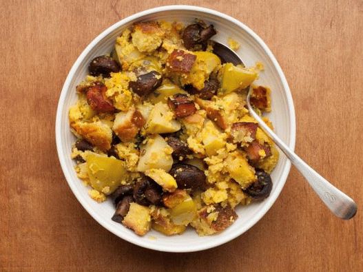 Relleno fotográfico para rellenar con pan de maíz con panceta, manzanas y champiñones