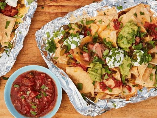 Foto de Nachos con queso asado, frijoles y chorizo