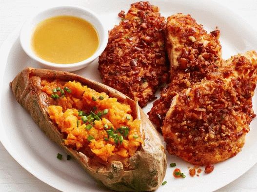 Foto Chuletas de pavo naturales empanadas con pretzels