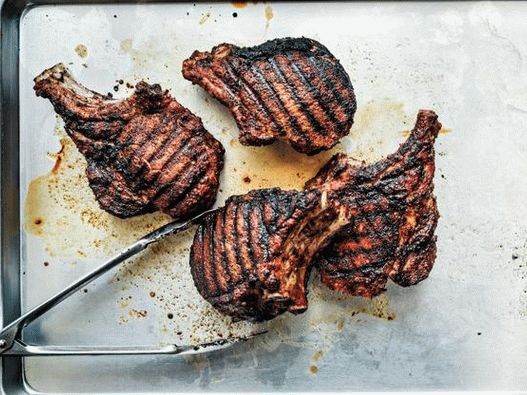 Foto albóndigas de cerdo a la parrilla naturales