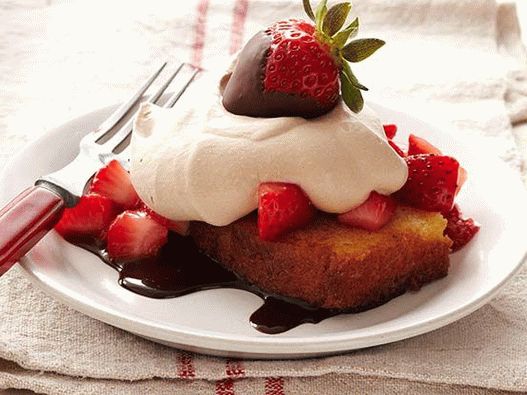 Foto Muffin frito con fresas y crema de chocolate