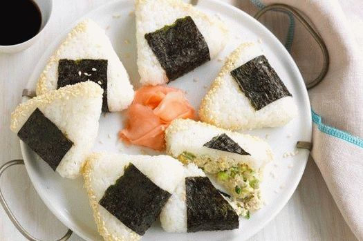 Foto de Onigiri con atún (bolas de arroz japonesas)