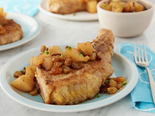 Foto del plato - Chuleta natural frita rebozada con chutney de pera
