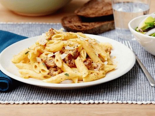 Foto del plato - Pasta en chorizo   y salsa de calabaza con lechuga de hoja
