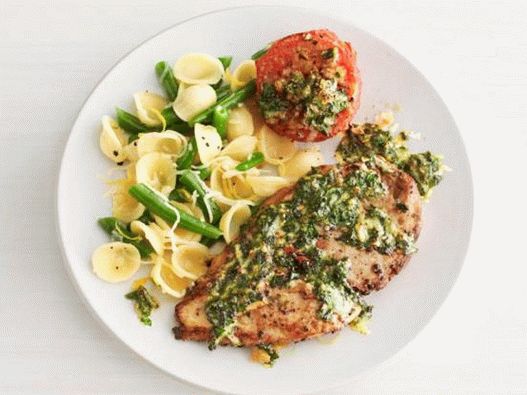 Fotografía de platos: pechugas de pollo con pesto de rúcula