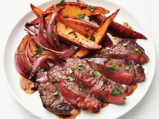 Foto del plato - Filete de res a la parrilla con salsa de cerveza y camote al horno