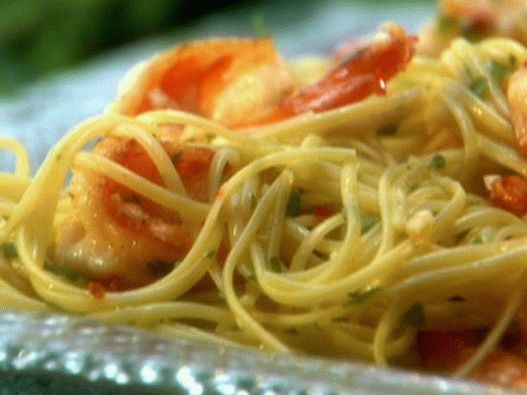 Foto de pasta linguini con limón y gambas al ajillo