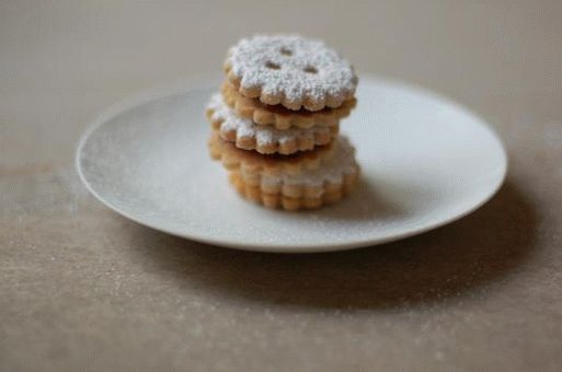 Galletas de sándwich de galletas de mantequilla con una capa de mermelada